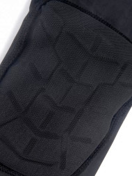 Бандаж KELME Elbow Guard Black