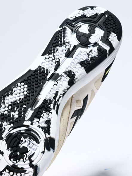 Футзалки KELME Men's Soccer Shoes (IN) (Beige/Black)