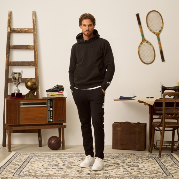 SUDADERA CON CAPUCHA URBAN STREET NEGRO