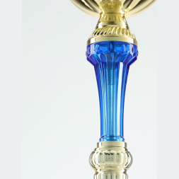 Кубок 132A, наградная фигура, золото, подставка камень, 28 × 10 × 9 см.